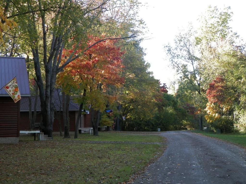 Serenity Springs - Michigan City Hotel Springfield Esterno foto