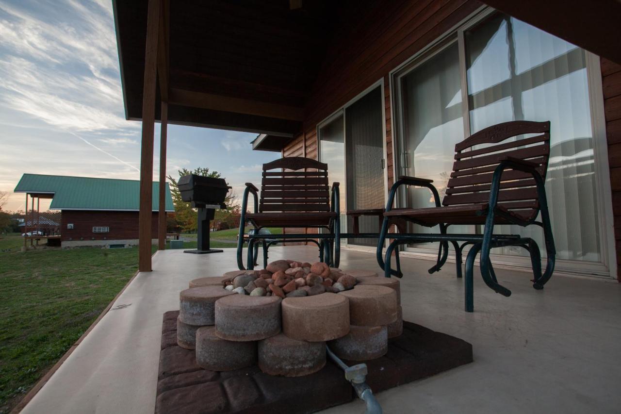 Serenity Springs - Michigan City Hotel Springfield Esterno foto